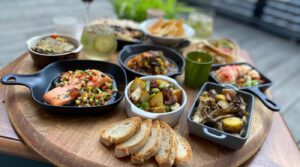 キャンプ　アウトドア　アヒージョ｜ア・ターブル！