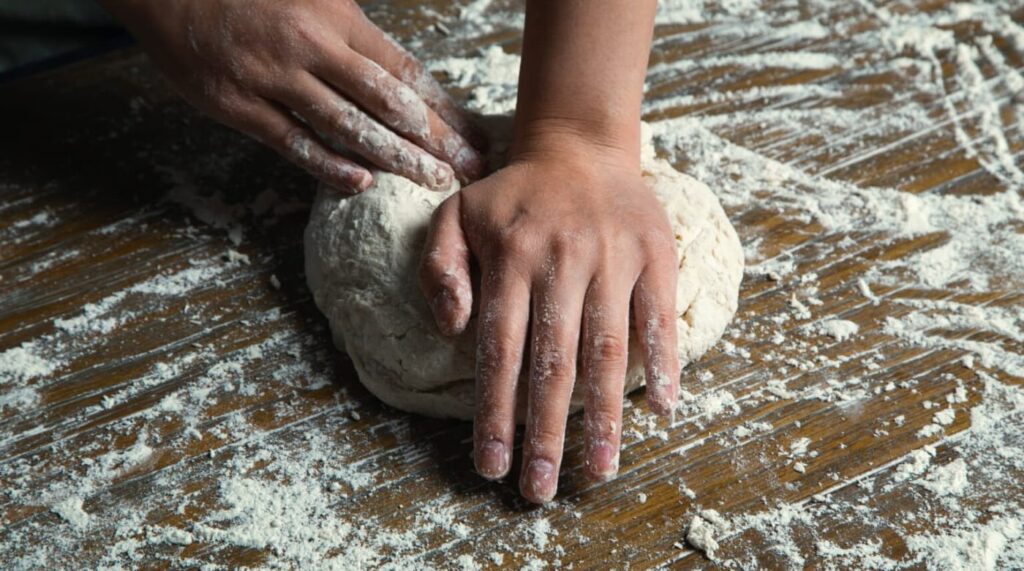 フランスパン「バゲット」こねる